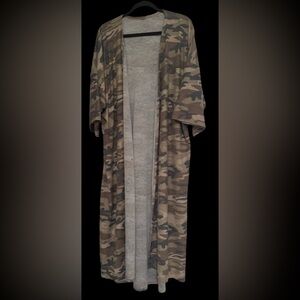 Camouflage Open Front Kimono Size L Womens 
Half sleeve. Casual NWOT never worn.